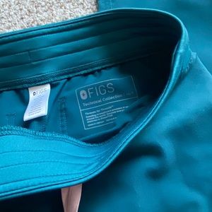 Figs Caribbean Blue Livingston, extra small tall scrub pants